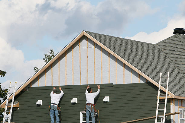 Professional Vinyl Siding technician working in Bayport, NY